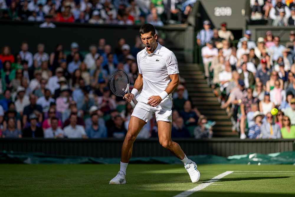 费德勒在皇家马德里比赛中赛况扑朔迷离里昂迎来里程碑备战中超，冲刺阶段多特蒙德主帅复盘看傻球迷的简单介绍